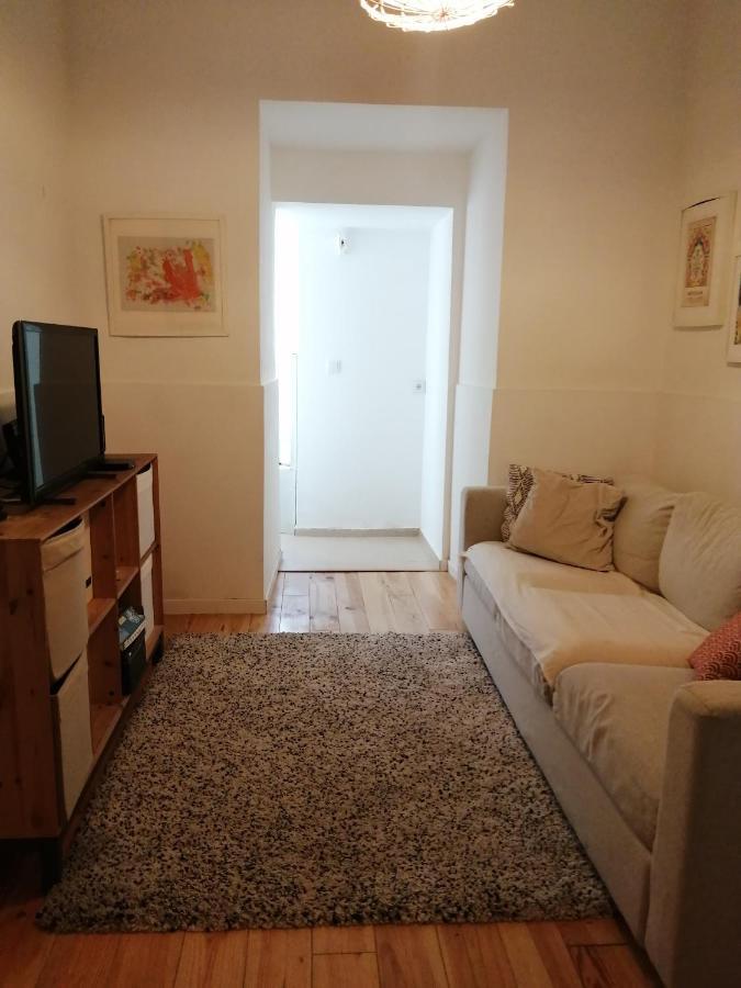 Apartamento Encantador Com Patio Лиссабон Экстерьер фото
